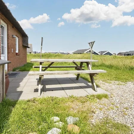 Vakantiehuis Six-bedroom In Harboore 2 *