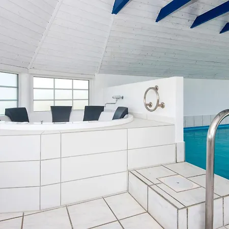 Vakantiehuis Six-bedroom In Harboore 2