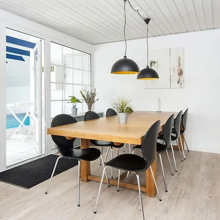 Vakantiehuis Six-bedroom In Harboore 2